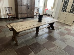 Kloster Mehdingen (NS), Küche, Tisch 14. Jh oder früher
