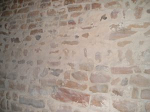 Marburg, Schloss, älteste Mauer im Keller (Festes Haus)